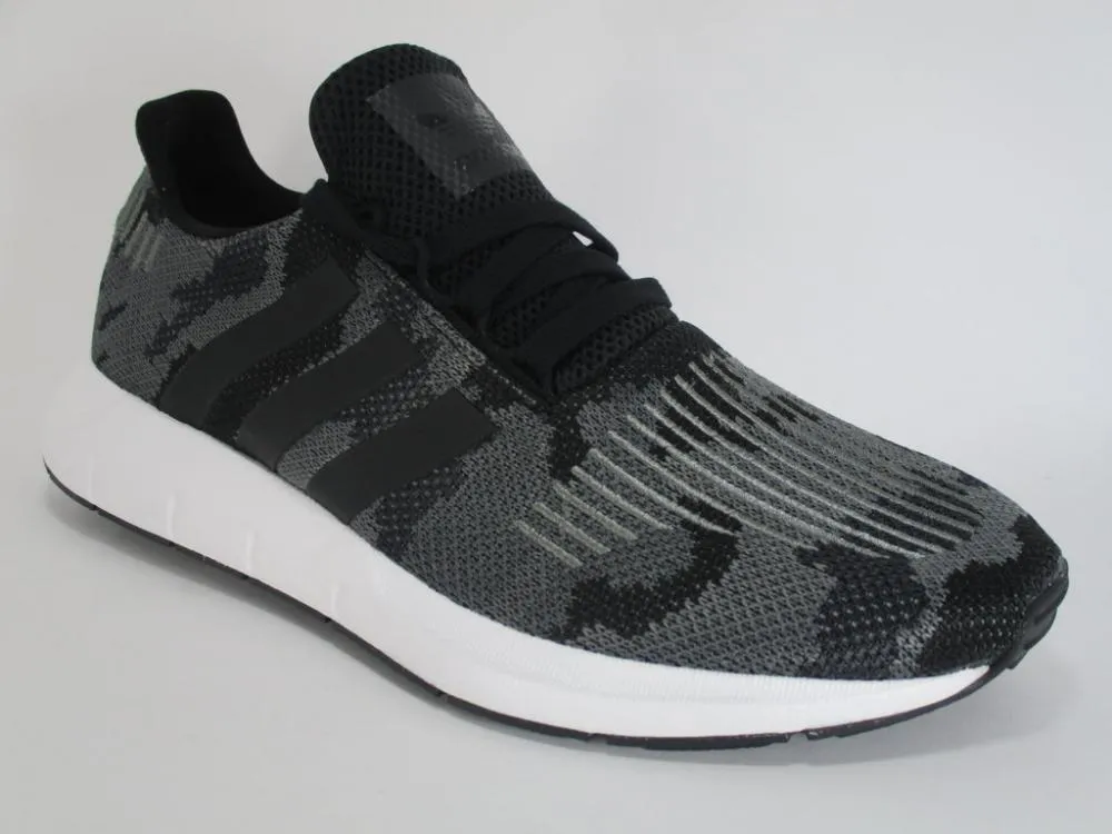 Adidas Originals scarpa da ginnastica da uomo Swift Run BD7977 nero Skinny Jeans And Sneakers