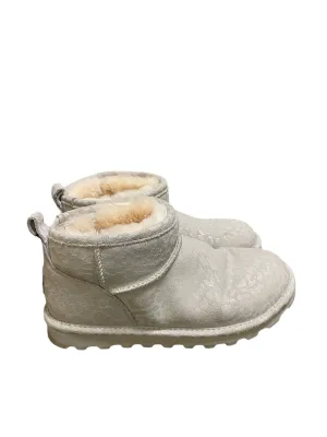 Ankle Sock Boots Boots Ankle Flats By Bearpaw In Grey, Size: 7