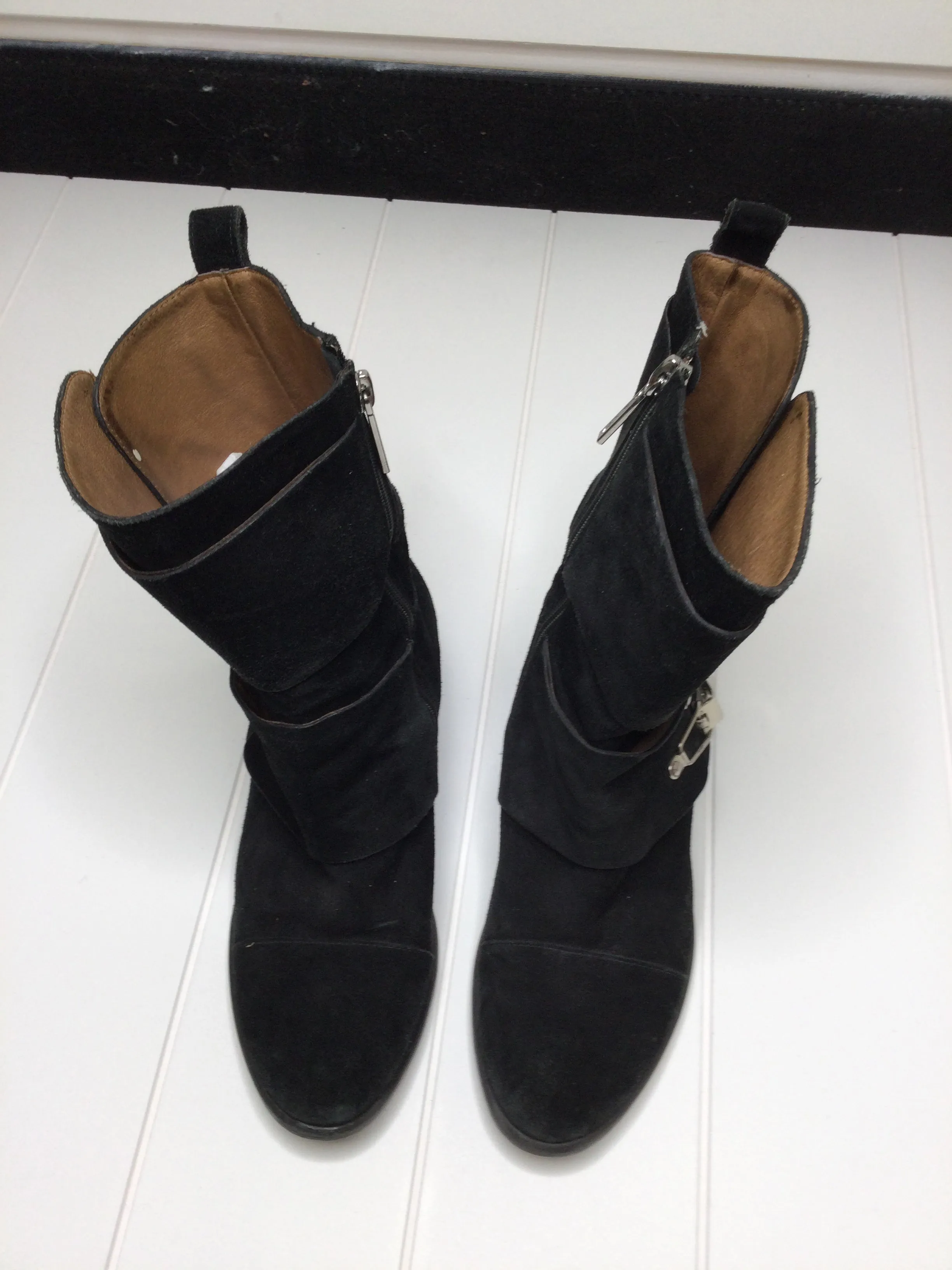 Ankle Boots Low Heel Outfit Boots Ankle Flats By Donald Pliner  Size: 6