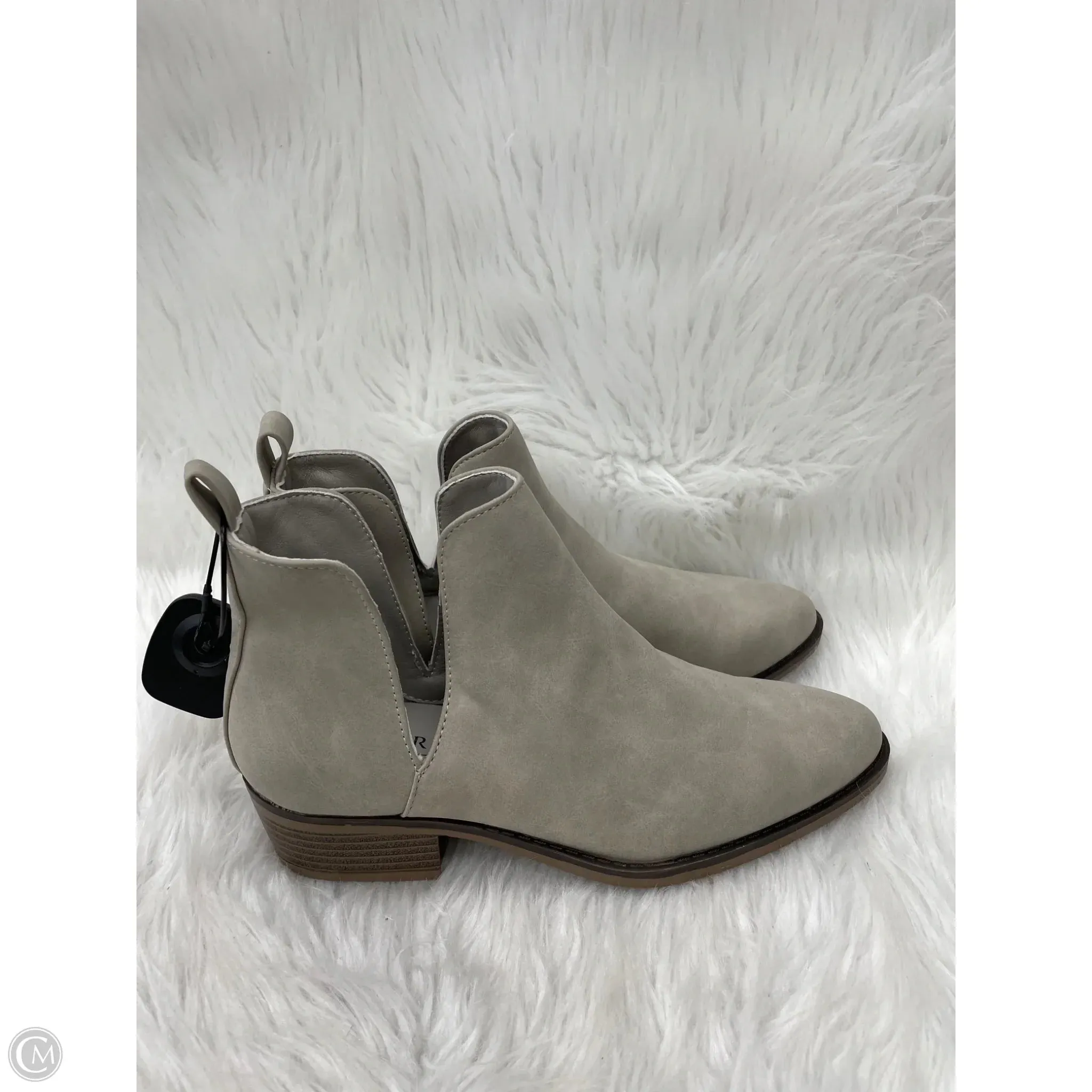 Higher Ankle Boots Boots Ankle Flats By Serra In Grey, Size: 7