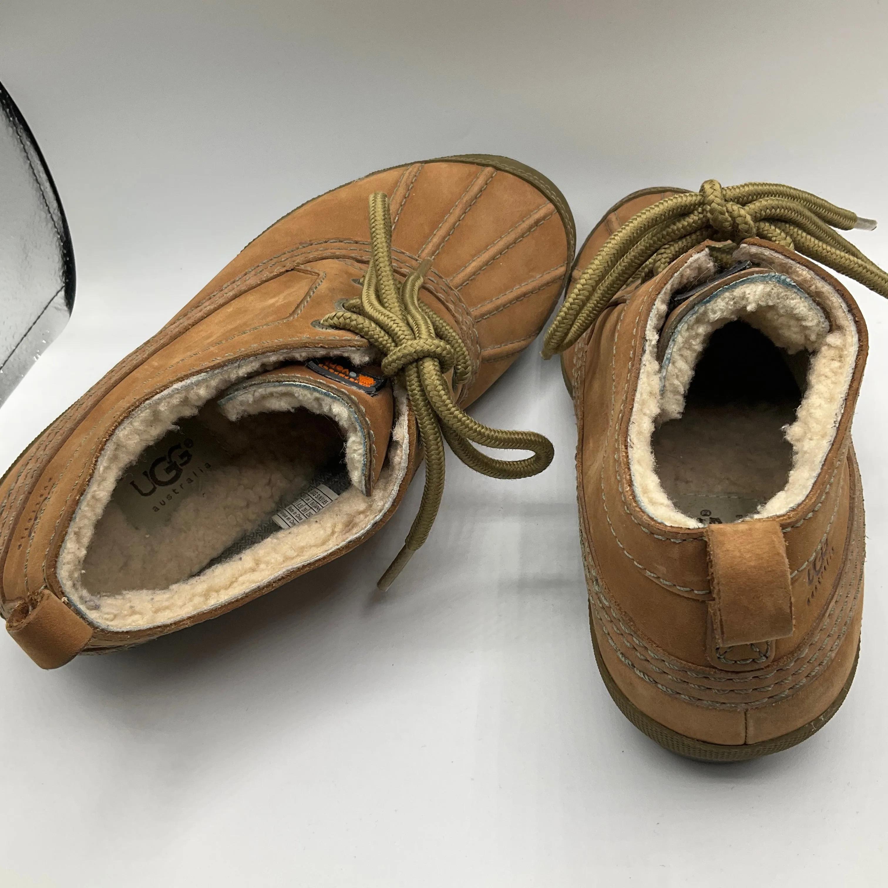 Crop Pants With Ankle Boots Boots Ankle Flats By Ugg In Tan, Size: 8