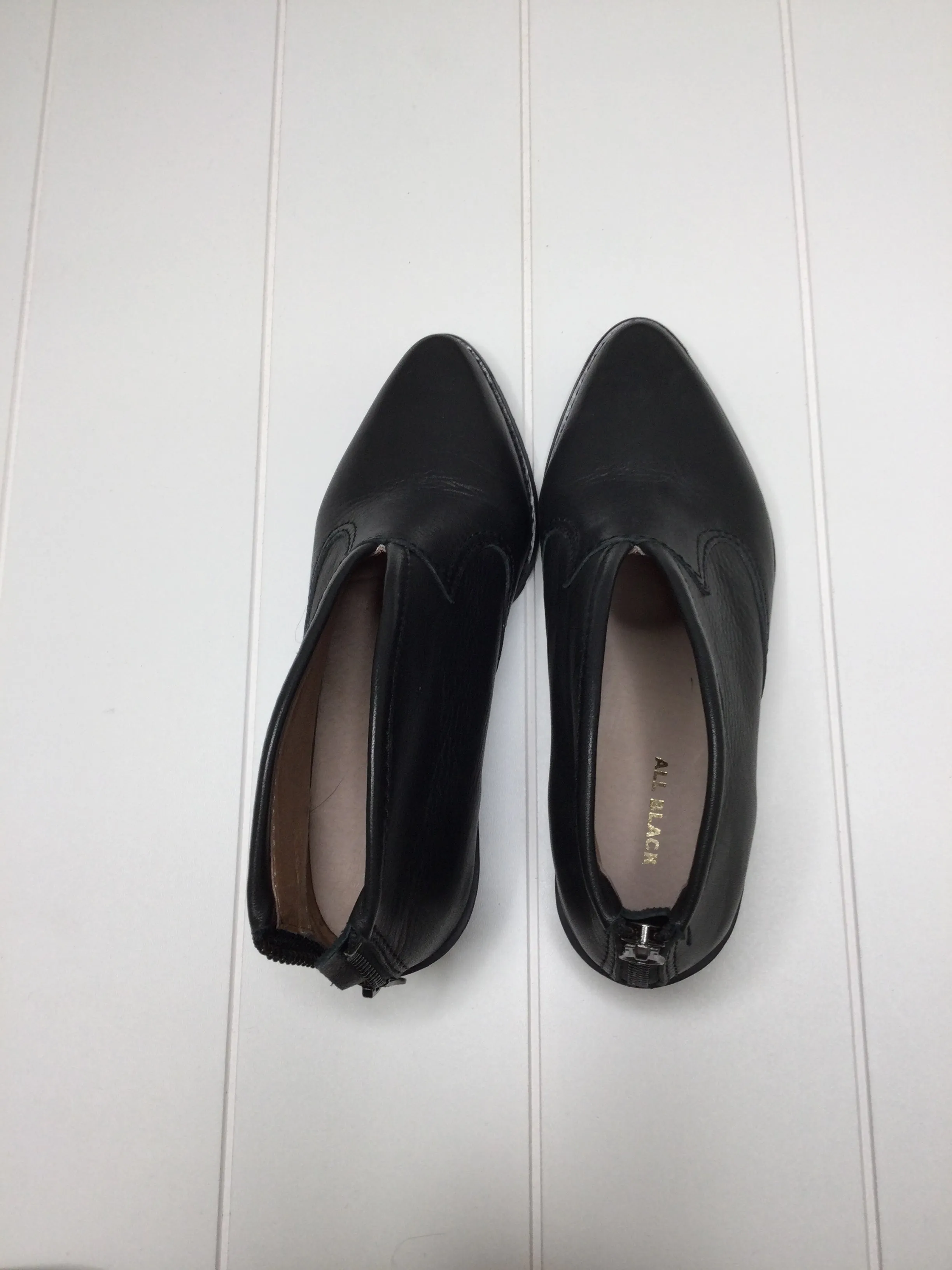 Lotus Ankle Boots Boots Ankle Heels By All Black Size: 5