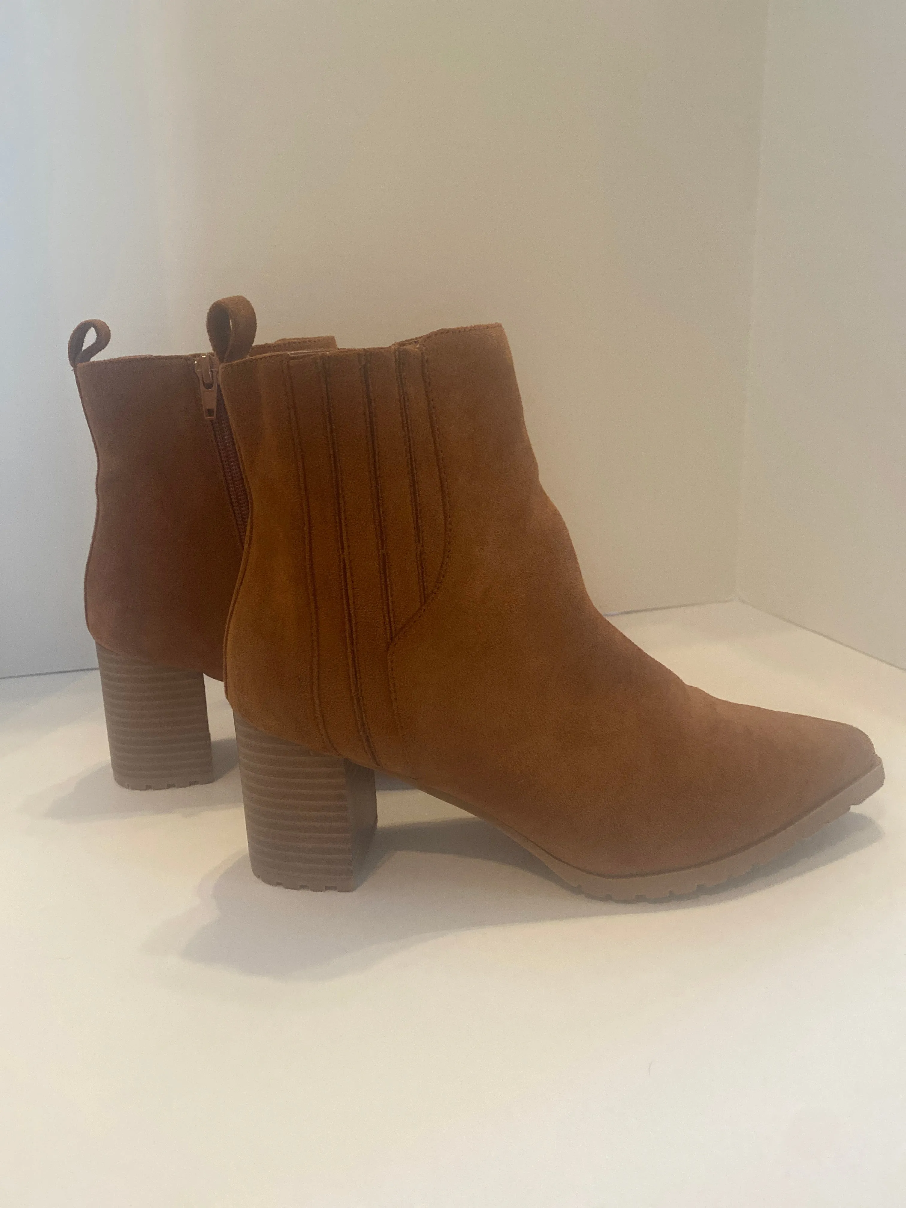 The Row Zipped 1 Leather Ankle Boots Boots Ankle Heels By Maurices  Size: 8