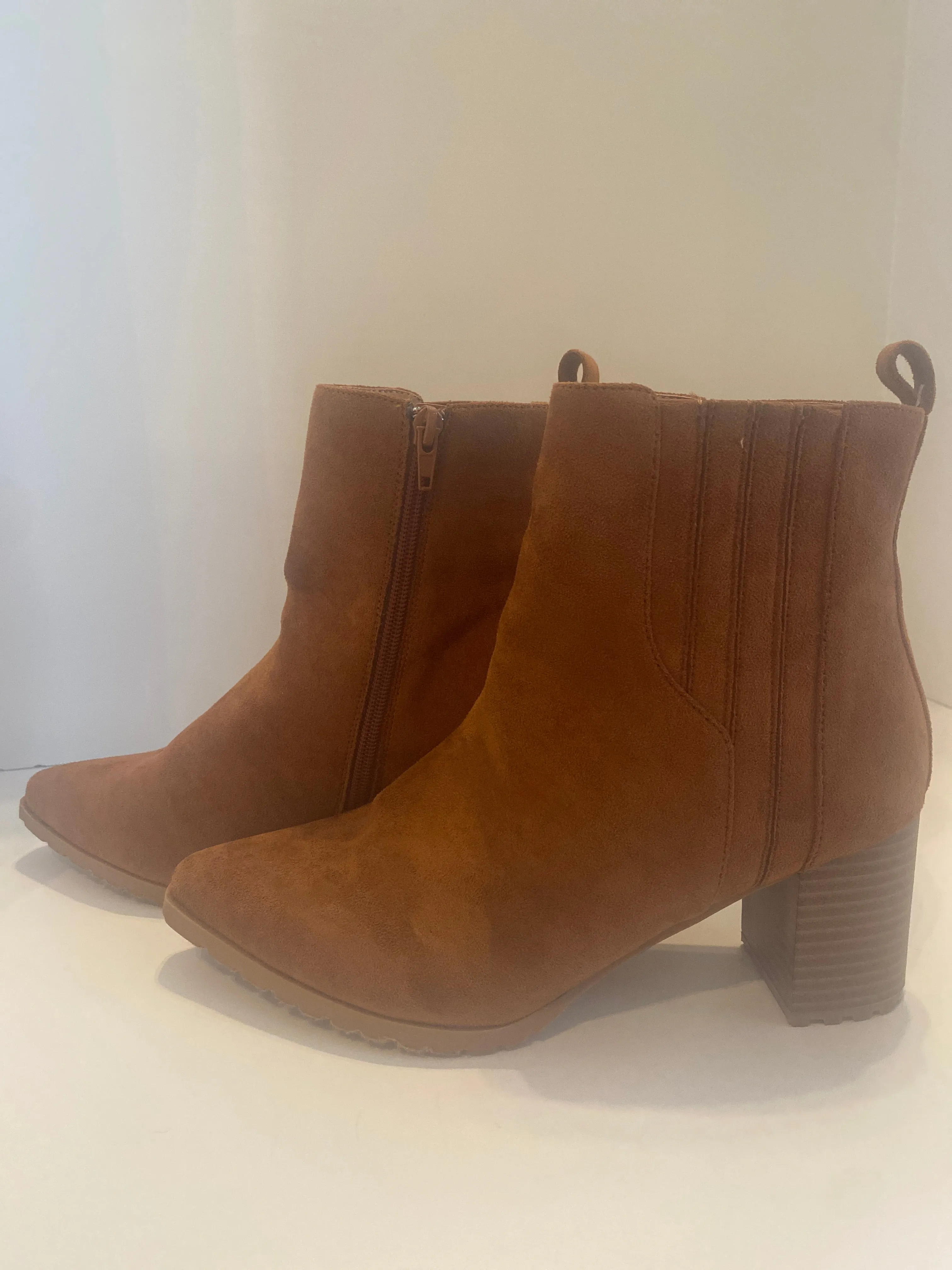 Zipper Ankle Boots Boots Ankle Heels By Maurices  Size: 8