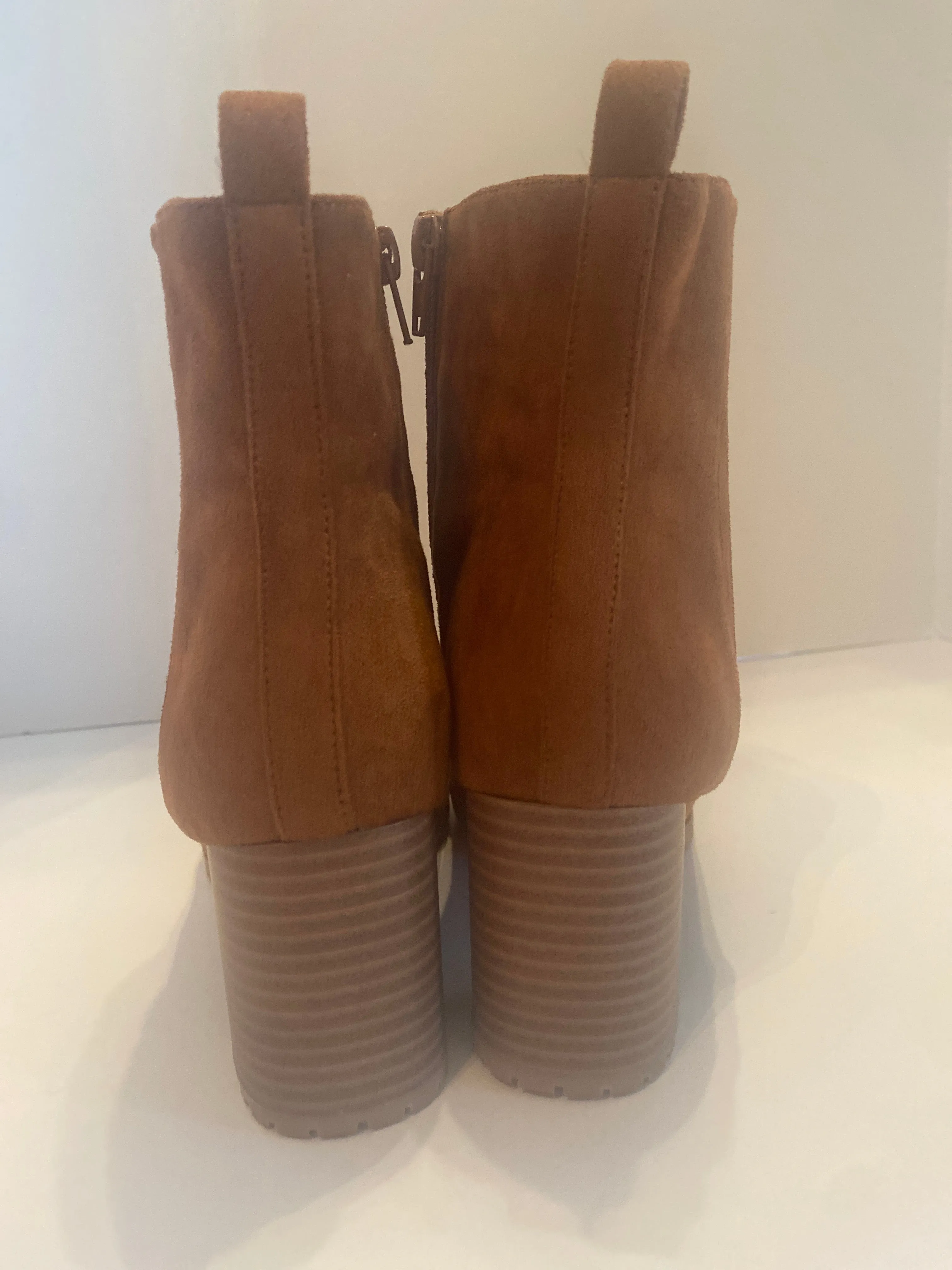 Back Zip Ankle Boots Boots Ankle Heels By Maurices  Size: 8