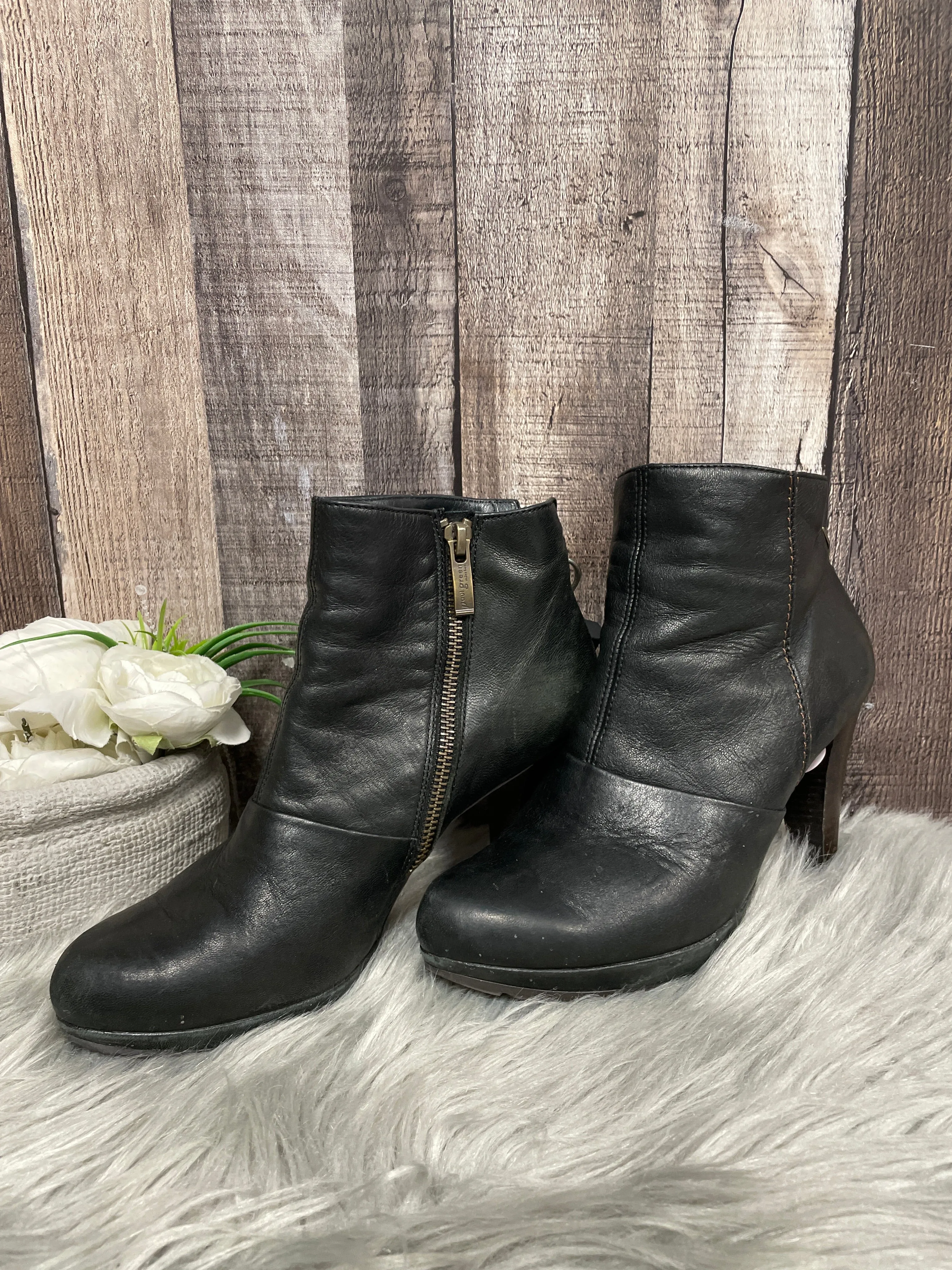 Black Flat Ankle Boots Boots Ankle Heels By Paul Green  Size: 7
