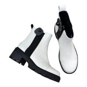 Adventure Boots Boots Designer By Sorel In Black & White, Size:10