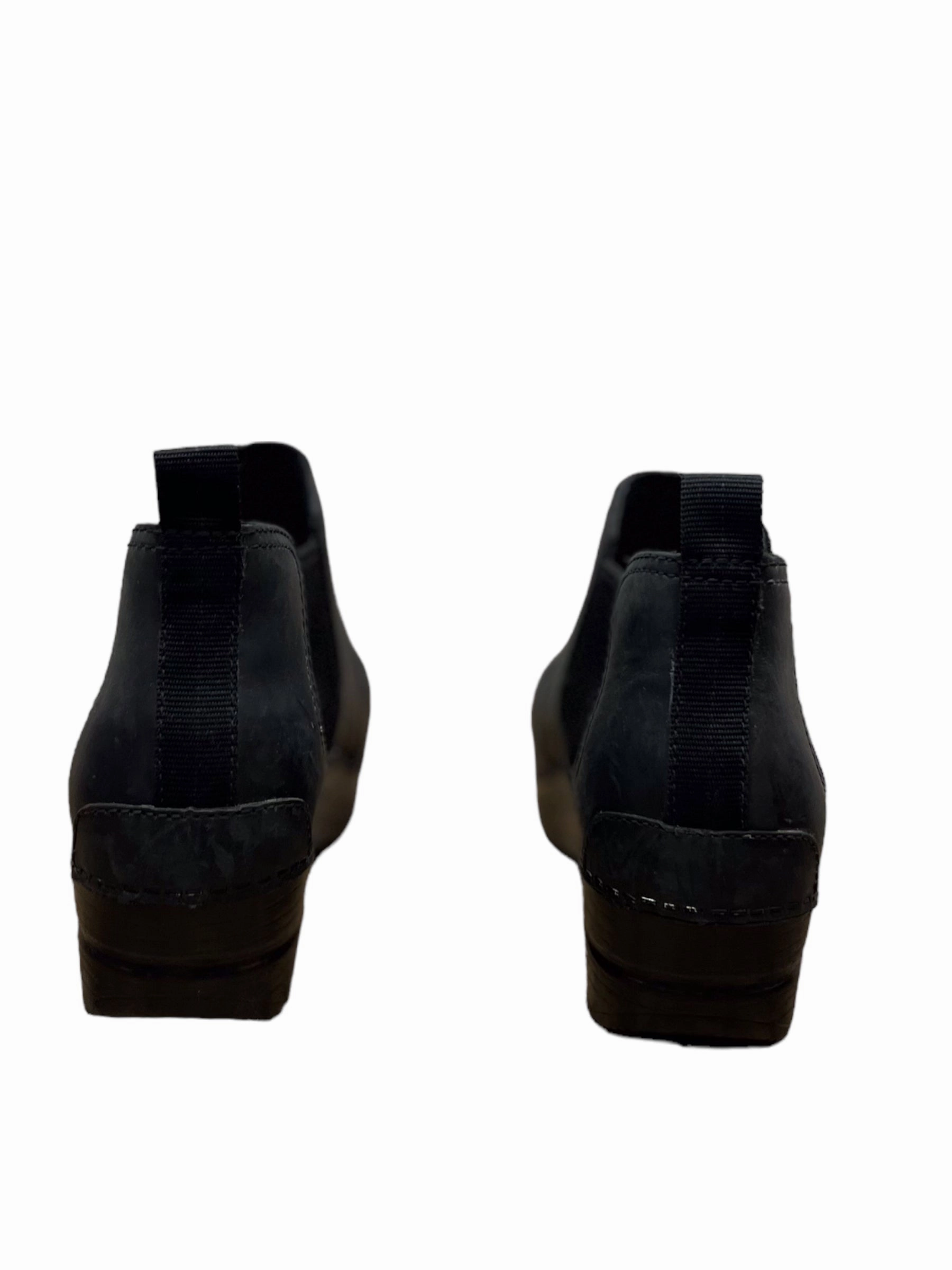 Long Dress With Ankle Boots Boots Ankle Flats By Dansko  Size: 7.5