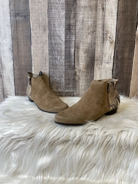 Copenhagen Ankle Boots Boots Ankle Flats By Munro  Size: 7.5