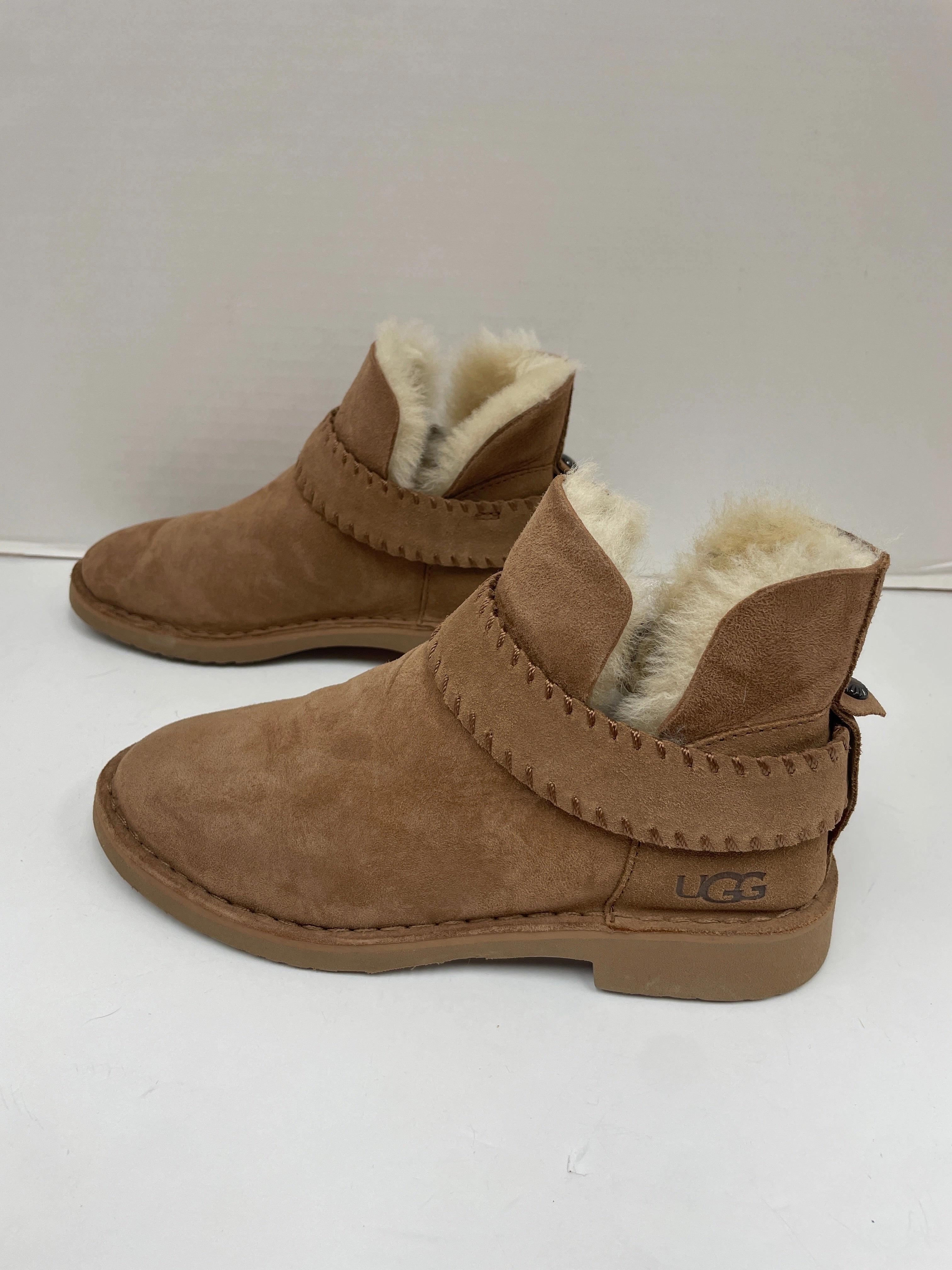 Boots Ankle Flats By Ugg  Size: 5 Western Ankle Boot