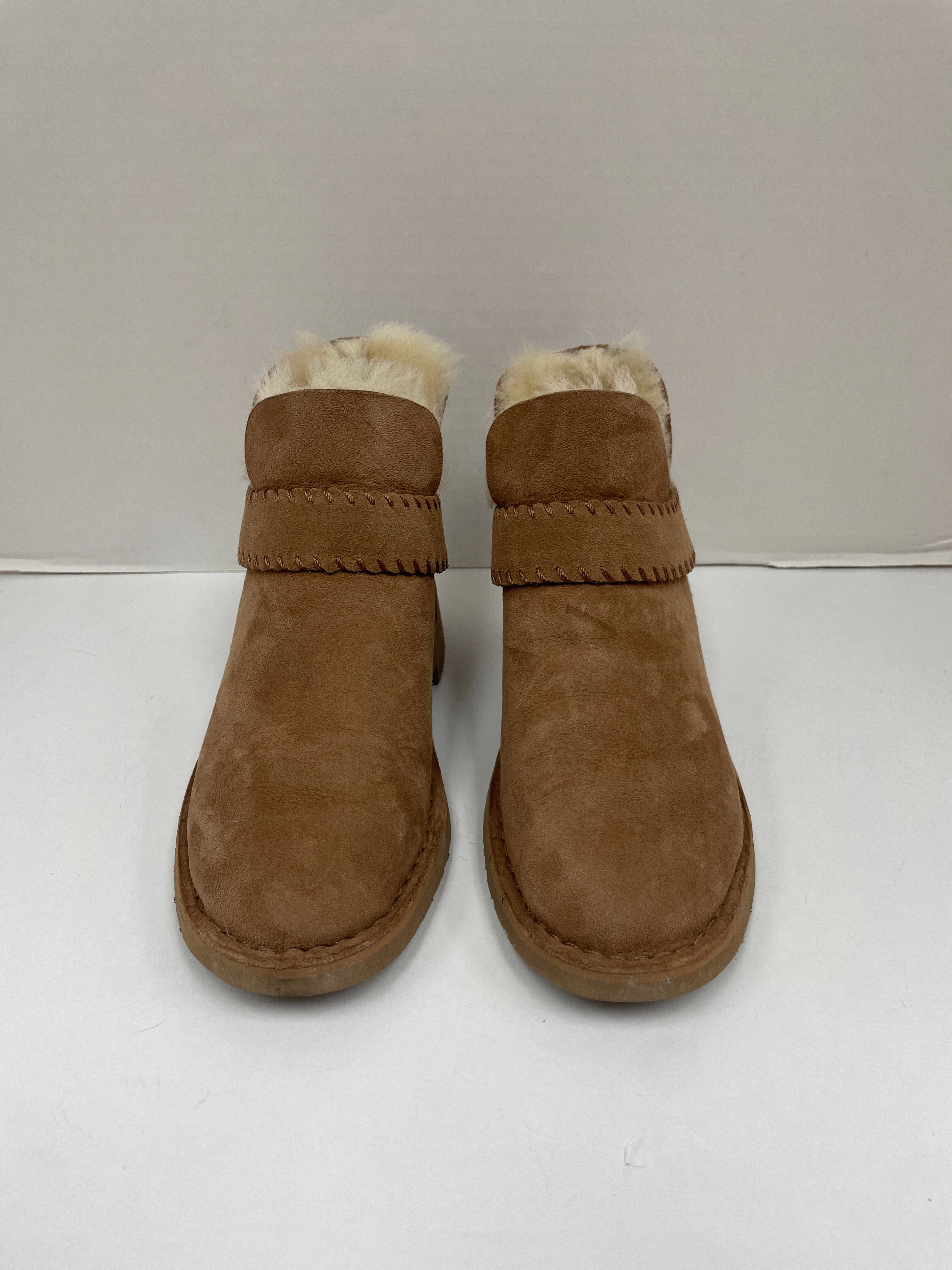 Ankle Boots Short People Boots Ankle Flats By Ugg  Size: 5