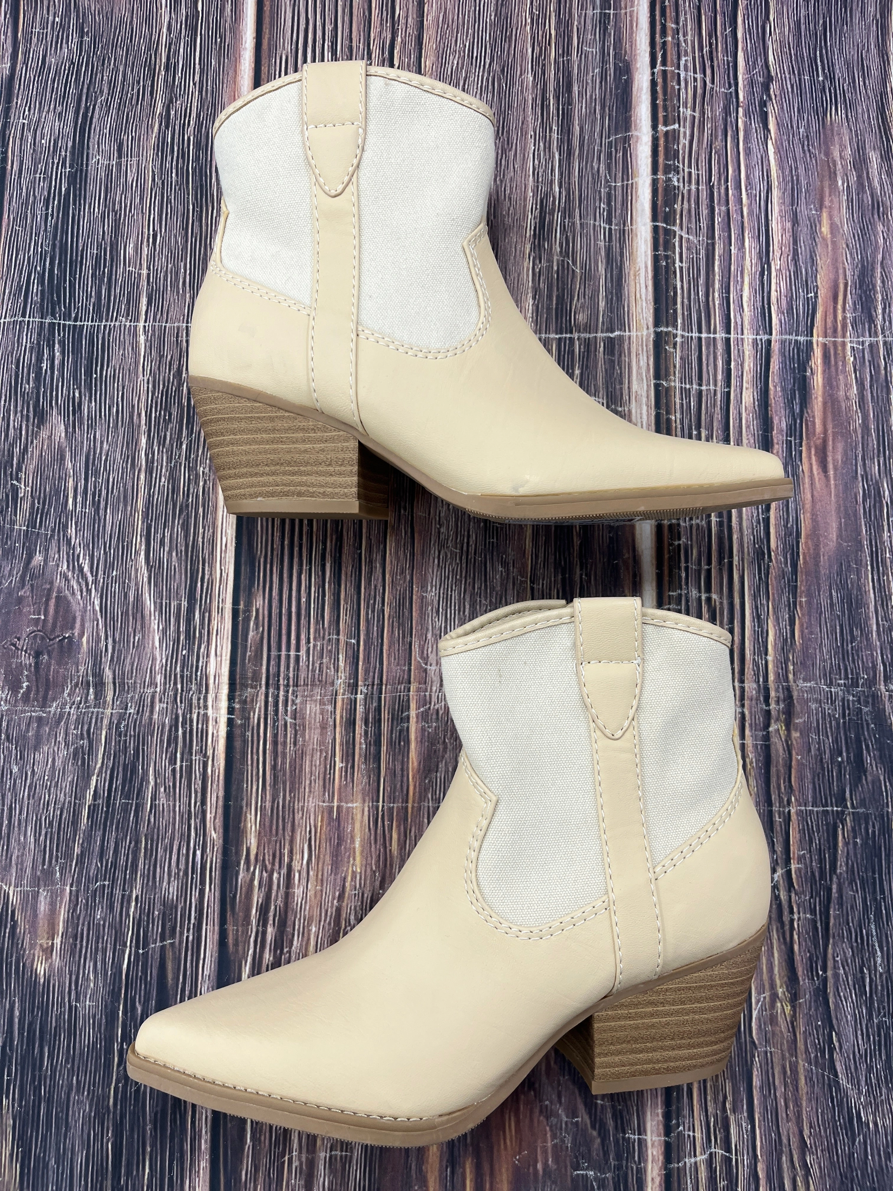 Boots Western By Universal Thread In Yellow, Size: 7 Vs Pink Boots