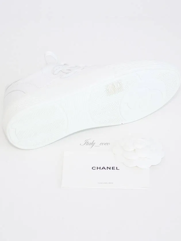 CC Logo Calfskin Low Top Sneakers White Chanel Hands Free Sneakers