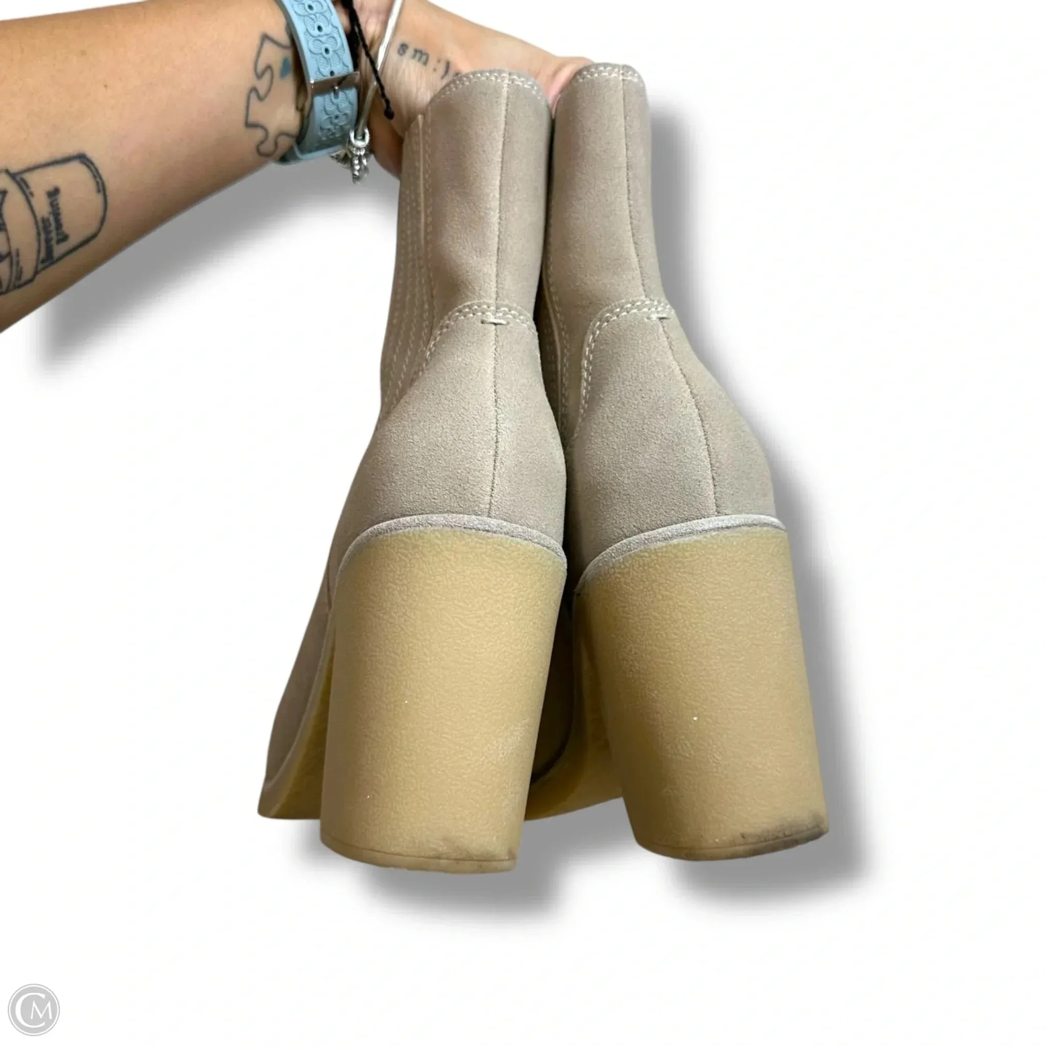 Flat Ankle Boots Wide Boots Ankle Heels By Dv In Beige, Size: 7