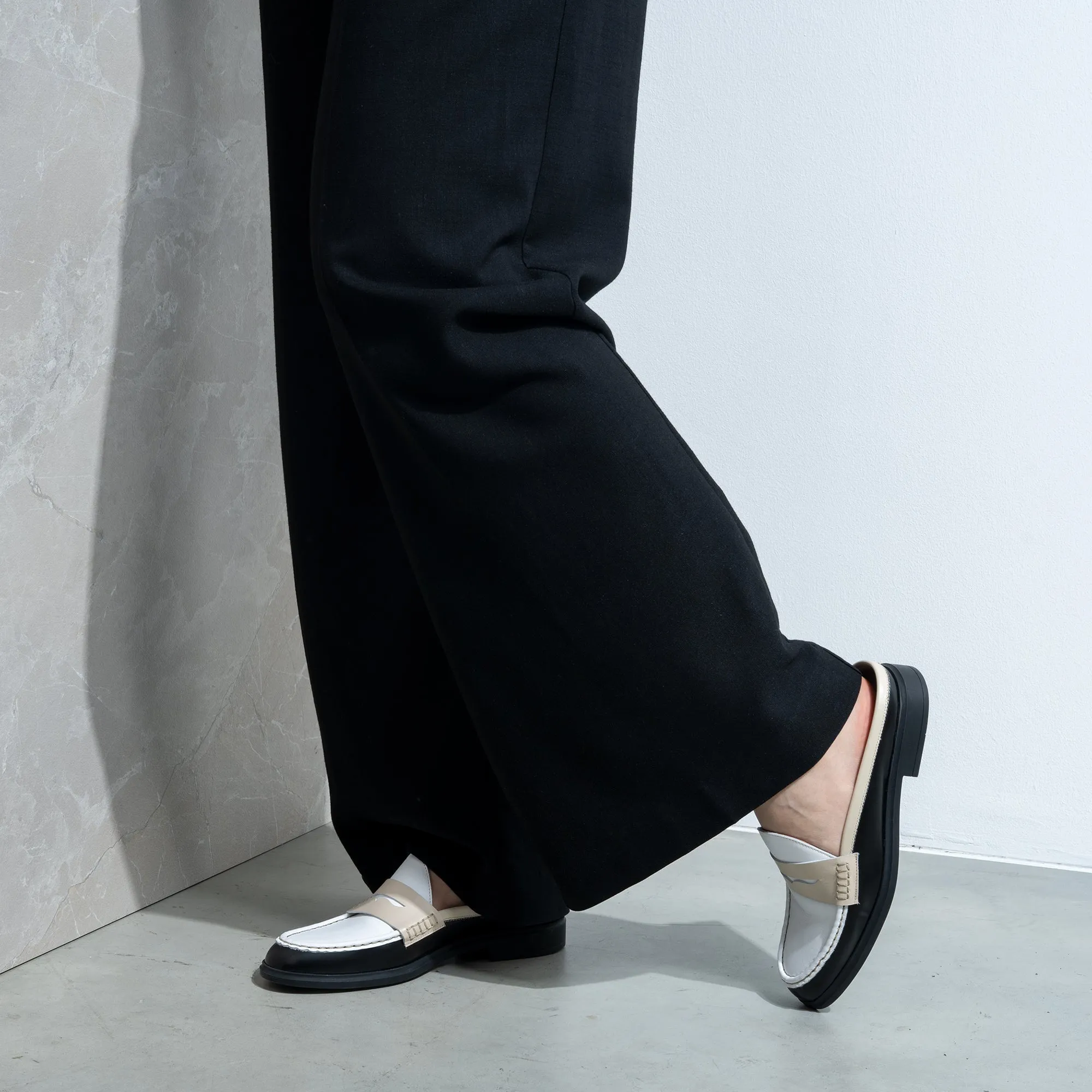Vendme Blandine Black And White Calfskin Leather Mules With White Details Loafers With Heel