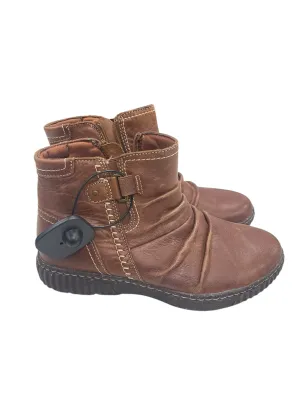 Boots Ankle Flats By Clarks In Brown, Size: 7.5 Dazie Ankle Boots
