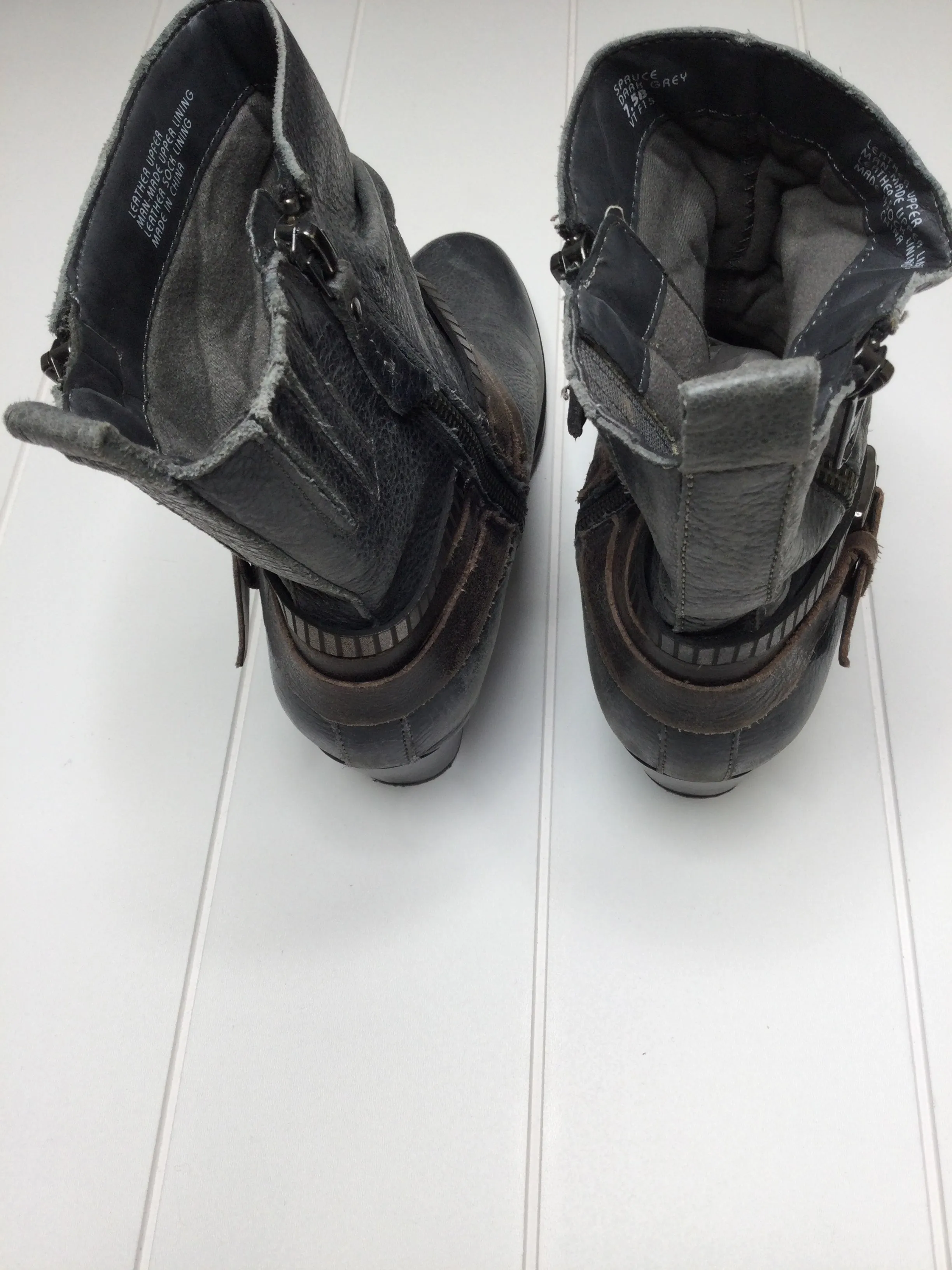 Boots Ankle Heels By Earth  Size: 7.5 Heel Suede Ankle Boots