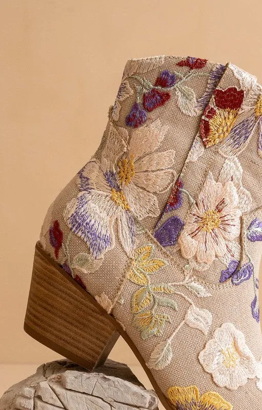 Muck Boots Insulated Sandrine Embroidered Floral Booties