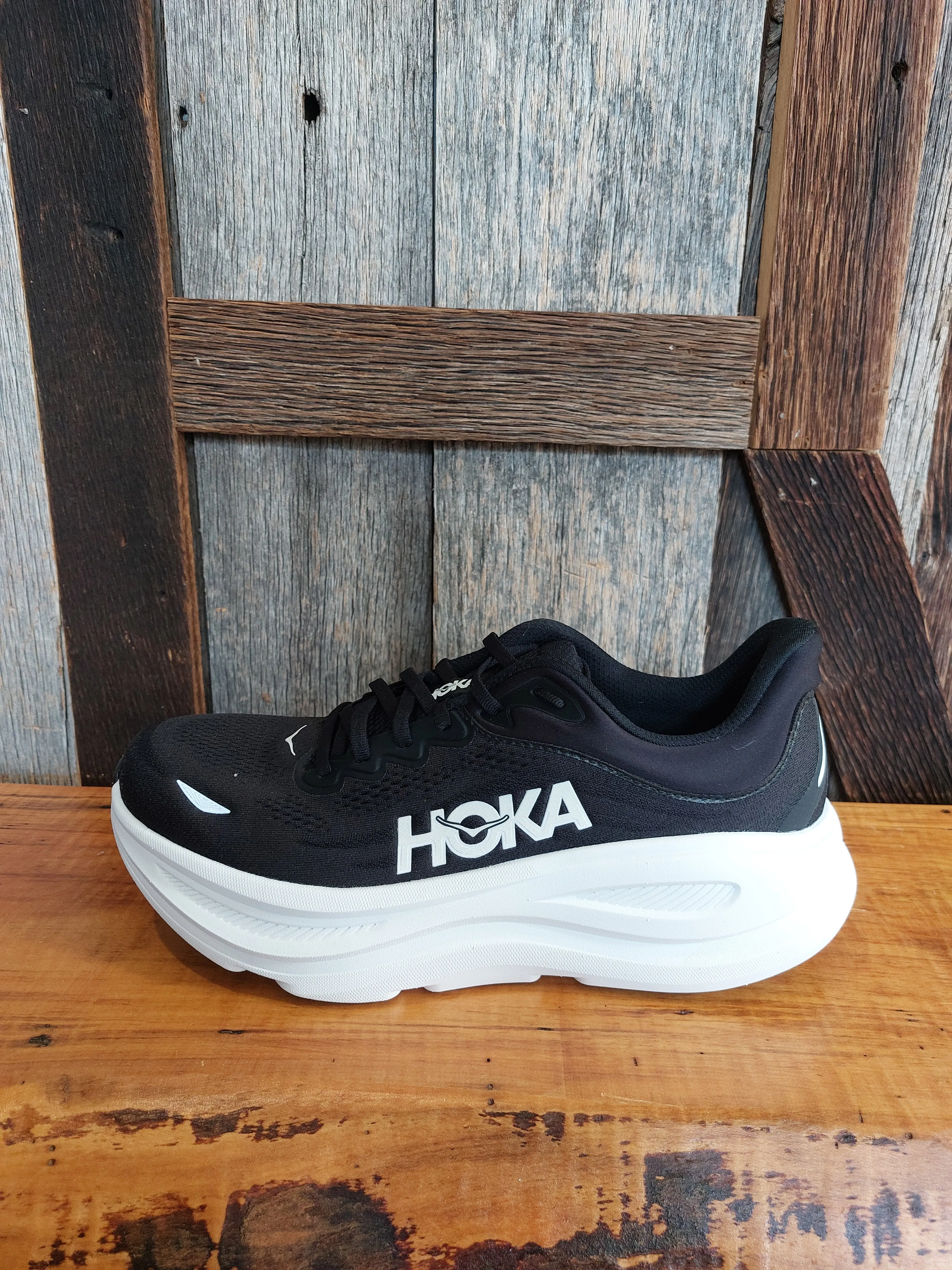 Shoes Waterloo M Hoka Bondi 9