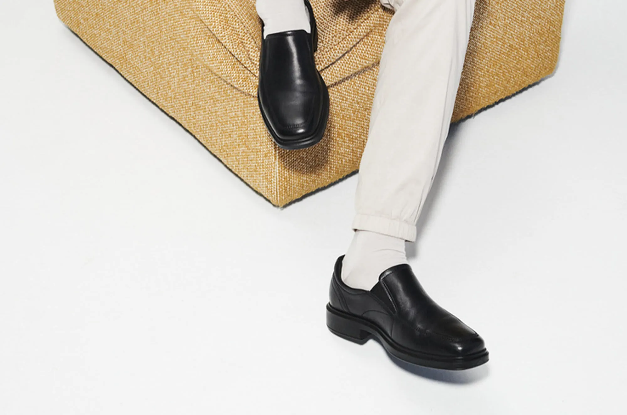 ECCO MEN'S HELSINKI 2 SLIP-ON Naturalizer Daphne Slip On