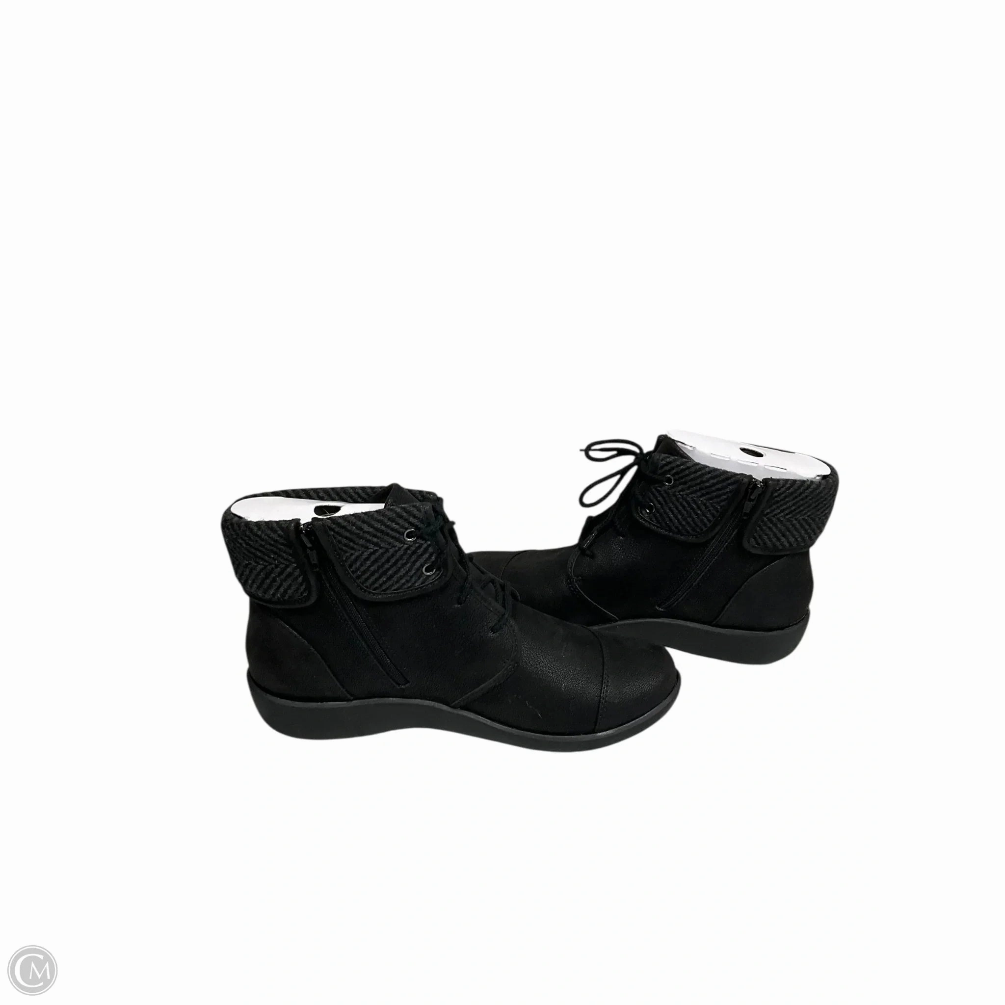 Round Toe Leather Ankle Boots Boots Ankle Flats By Clarks In Black, Size: 9