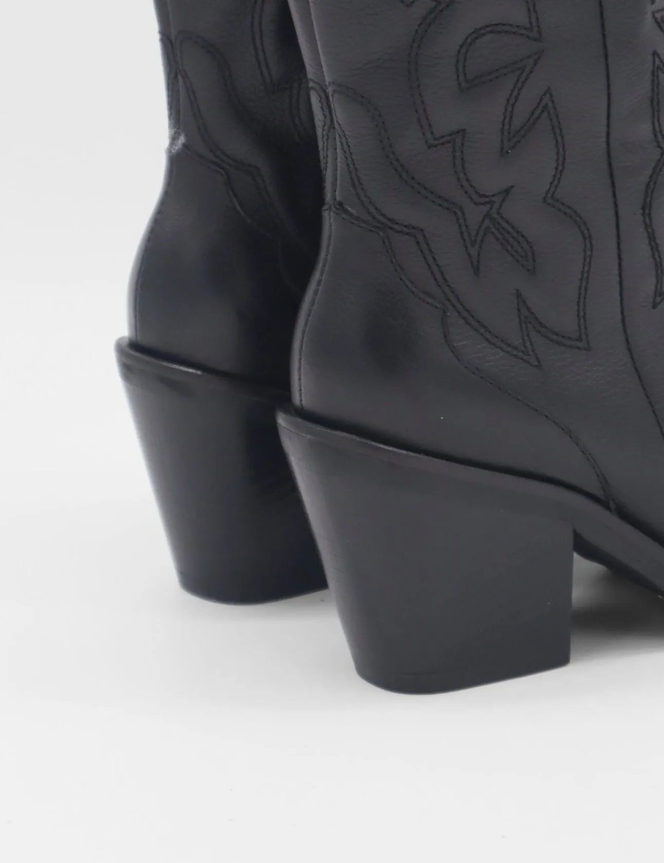 Loredo Boots Palisades western boots in black leather womens shoes