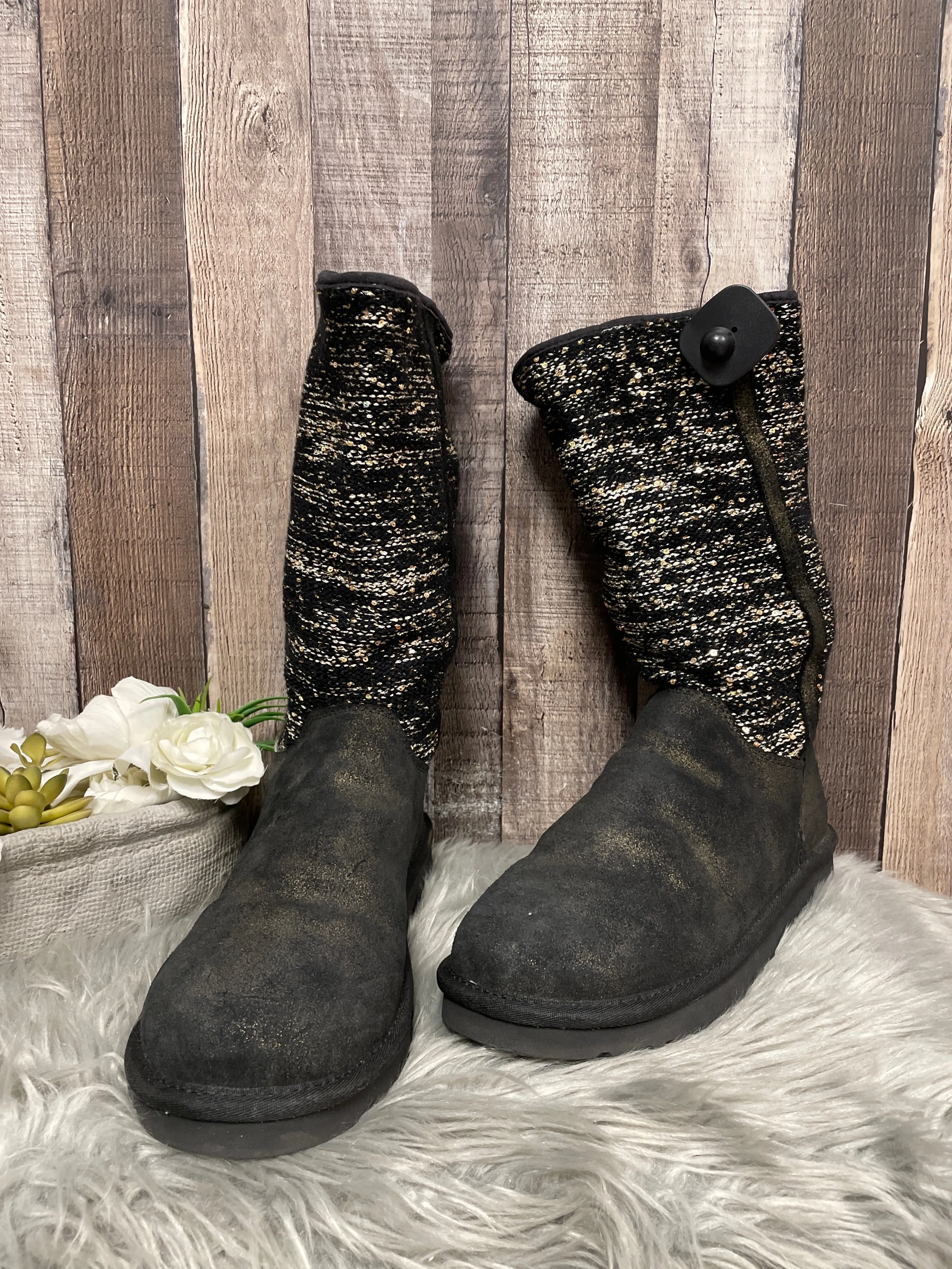 Boots Ankle Flats By Ugg  Size: 11 Chunky Cut Out Ankle Boots