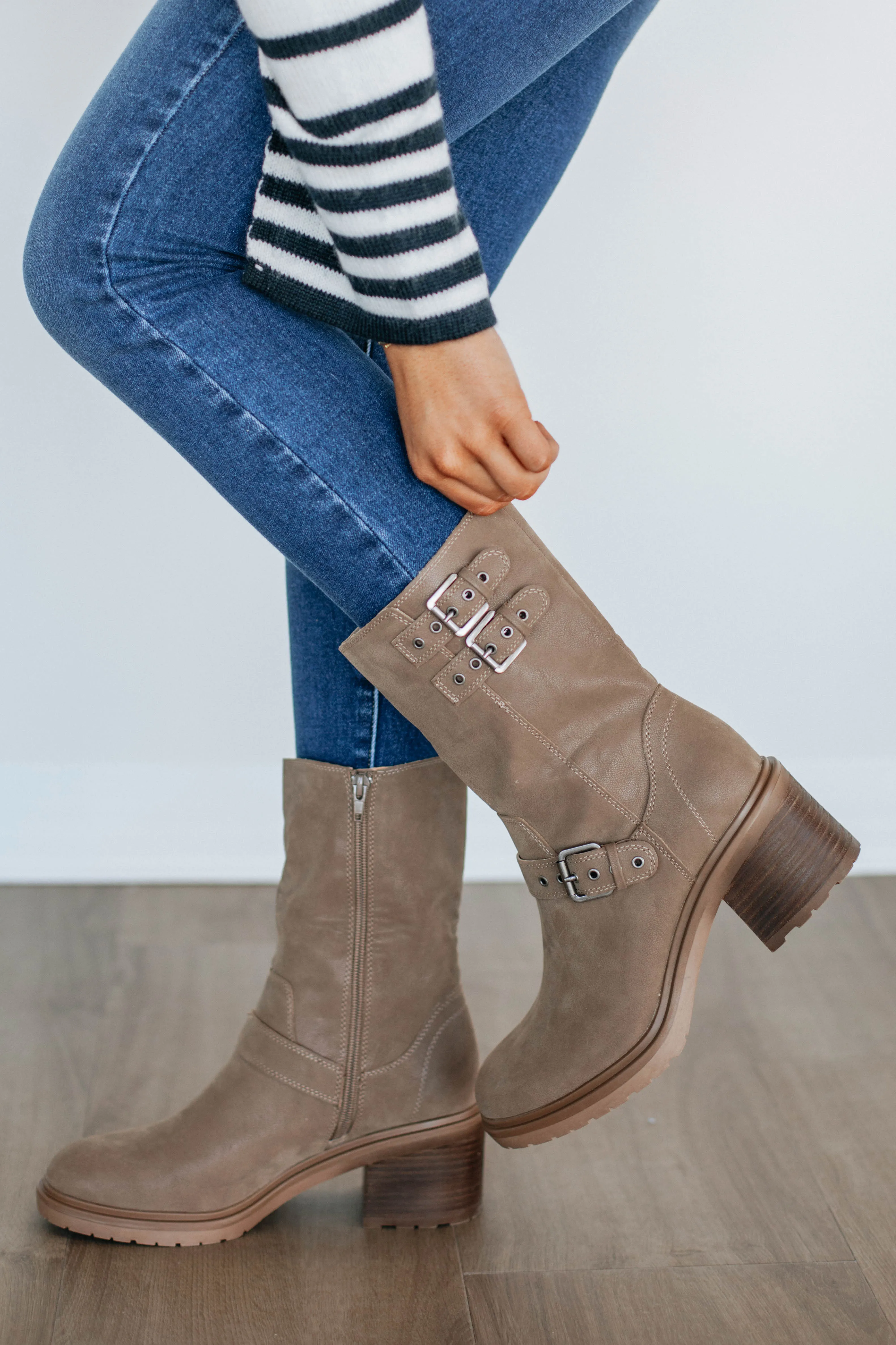 Cool On Command Boots - Dark Taupe Dalbello Boots