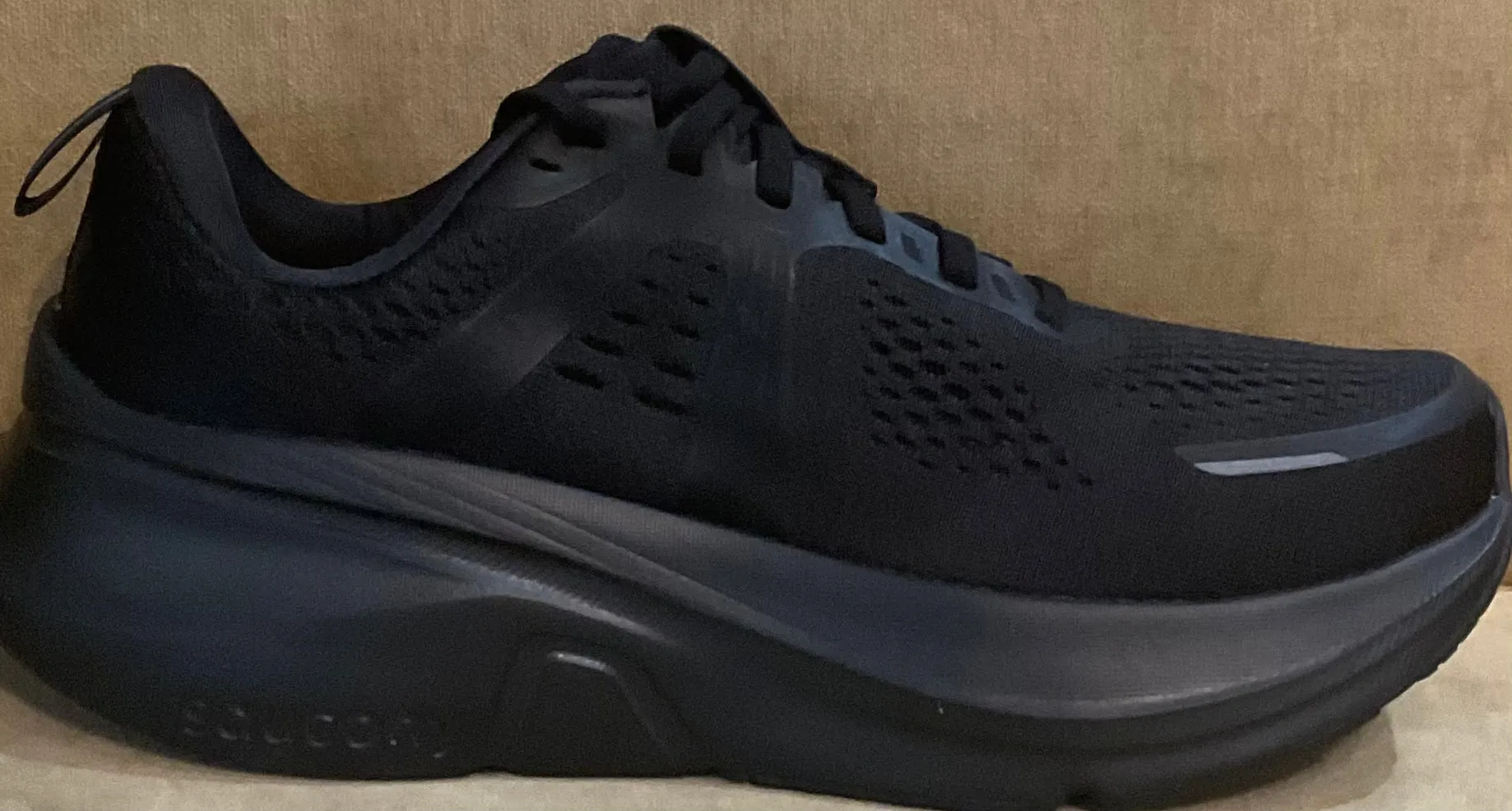 Saucony Women's Guide 18 Lululemon Training Shoes