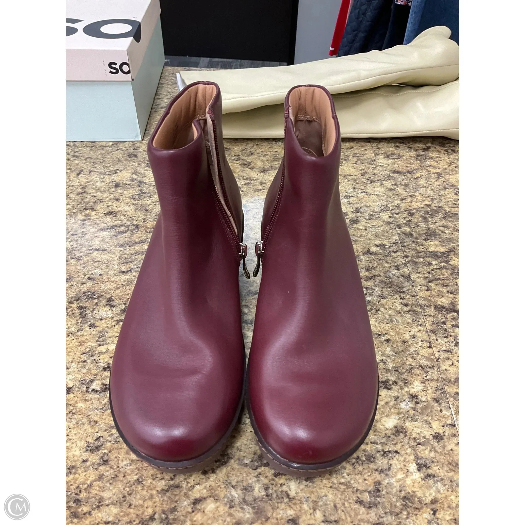 Boots Ankle Flats By Fitflop In Maroon, Size: 7 Slip Resistant Ankle Boots
