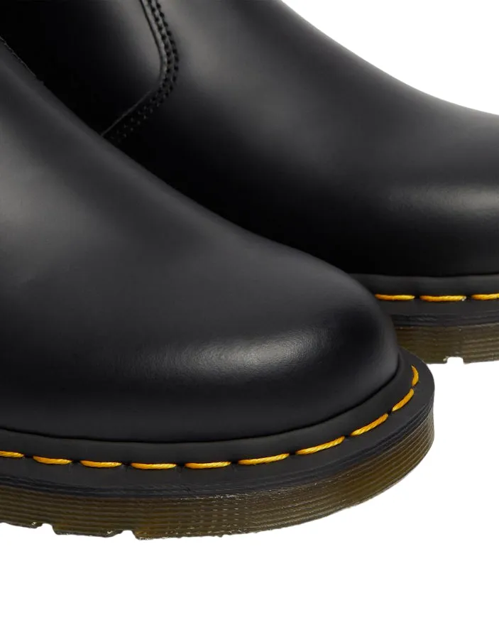 Breathable Hiking Boots Dr. Martens  Stivaletti Chelsea 2976 22227001 Nero | Pelle Smooth, Cuciture Gialle Iconiche, Comfort Everyday Unisex