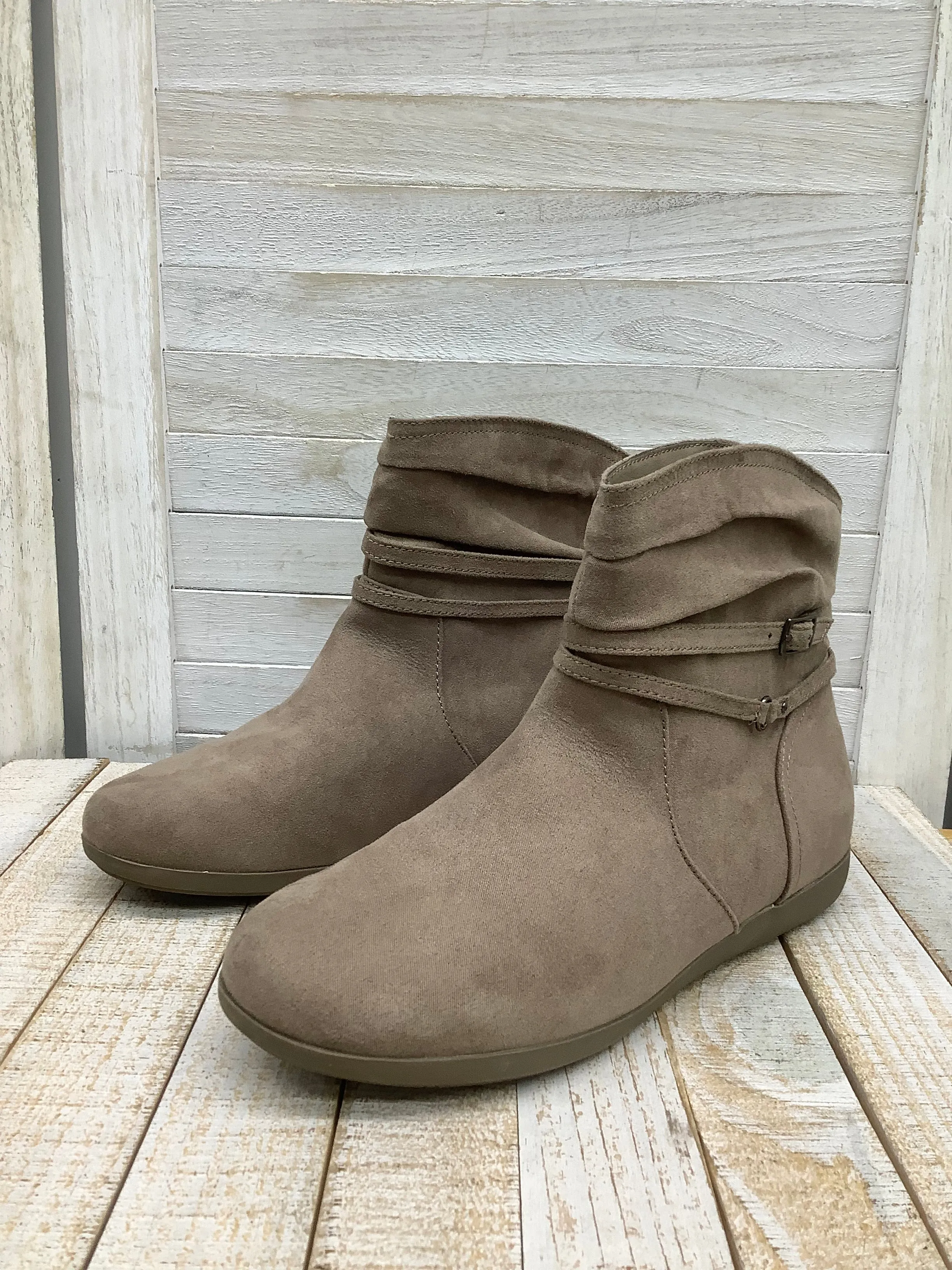 Boots Ankle Flats By St Johns Bay  Size: 8.5 Simmi Shoes Ankle Boots