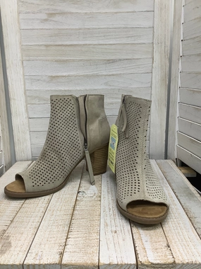 Boots Ankle Flats By Toms In Taupe, Size: 11 St.moritz Ankle Boots With Spikes