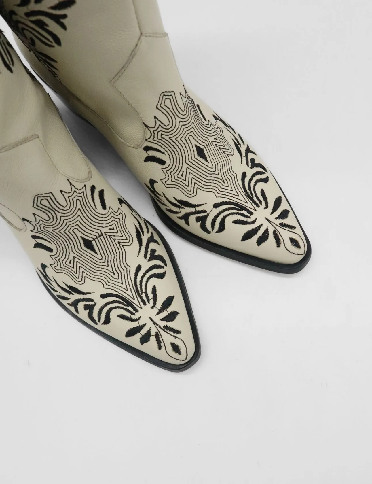 Cuero Boots Knox western cowboy boots in off-white leather women's shoes