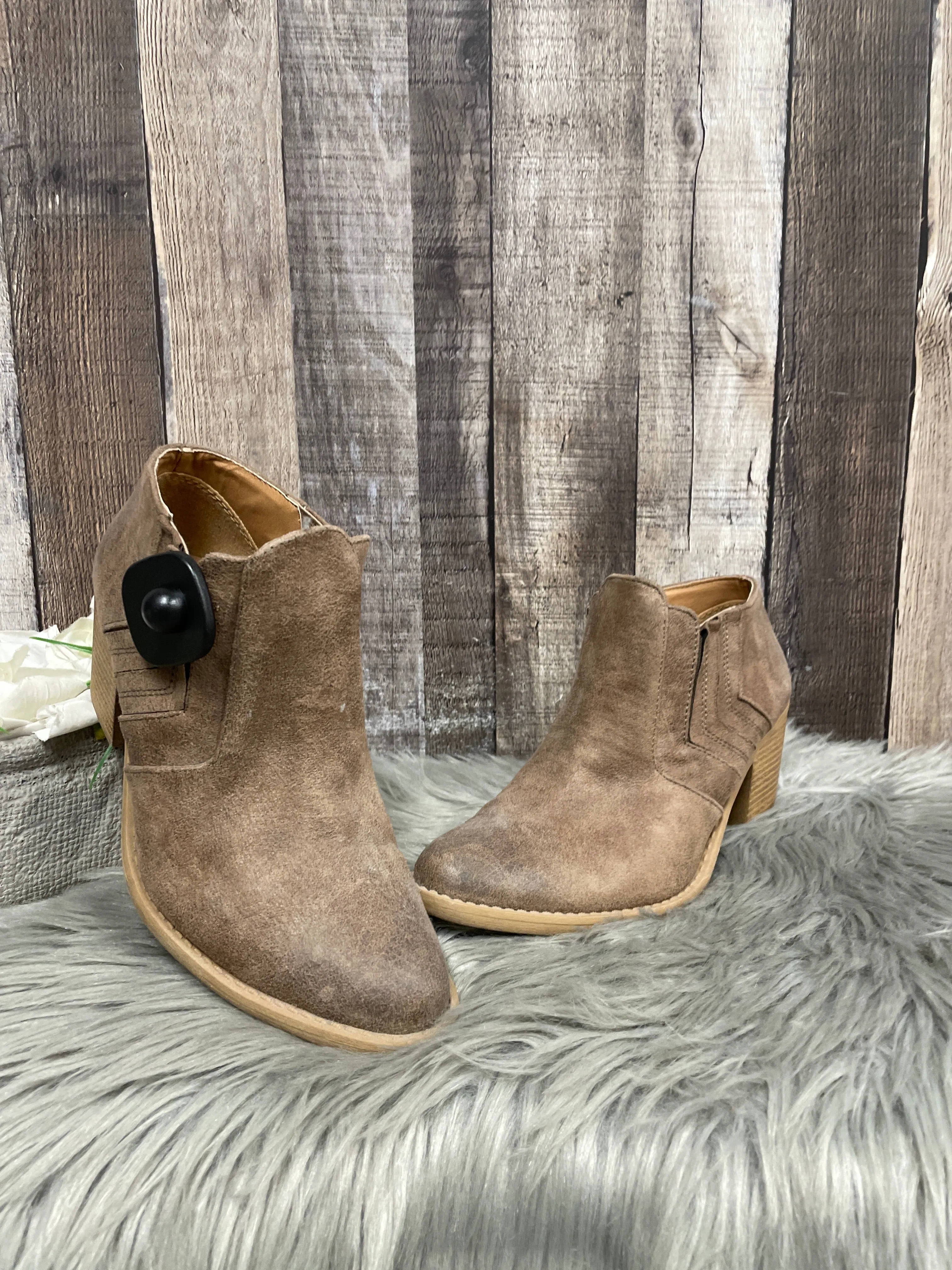 Boots Ankle Heels By Qupid In Tan, Size: 8.5 Dazie Ankle Boots