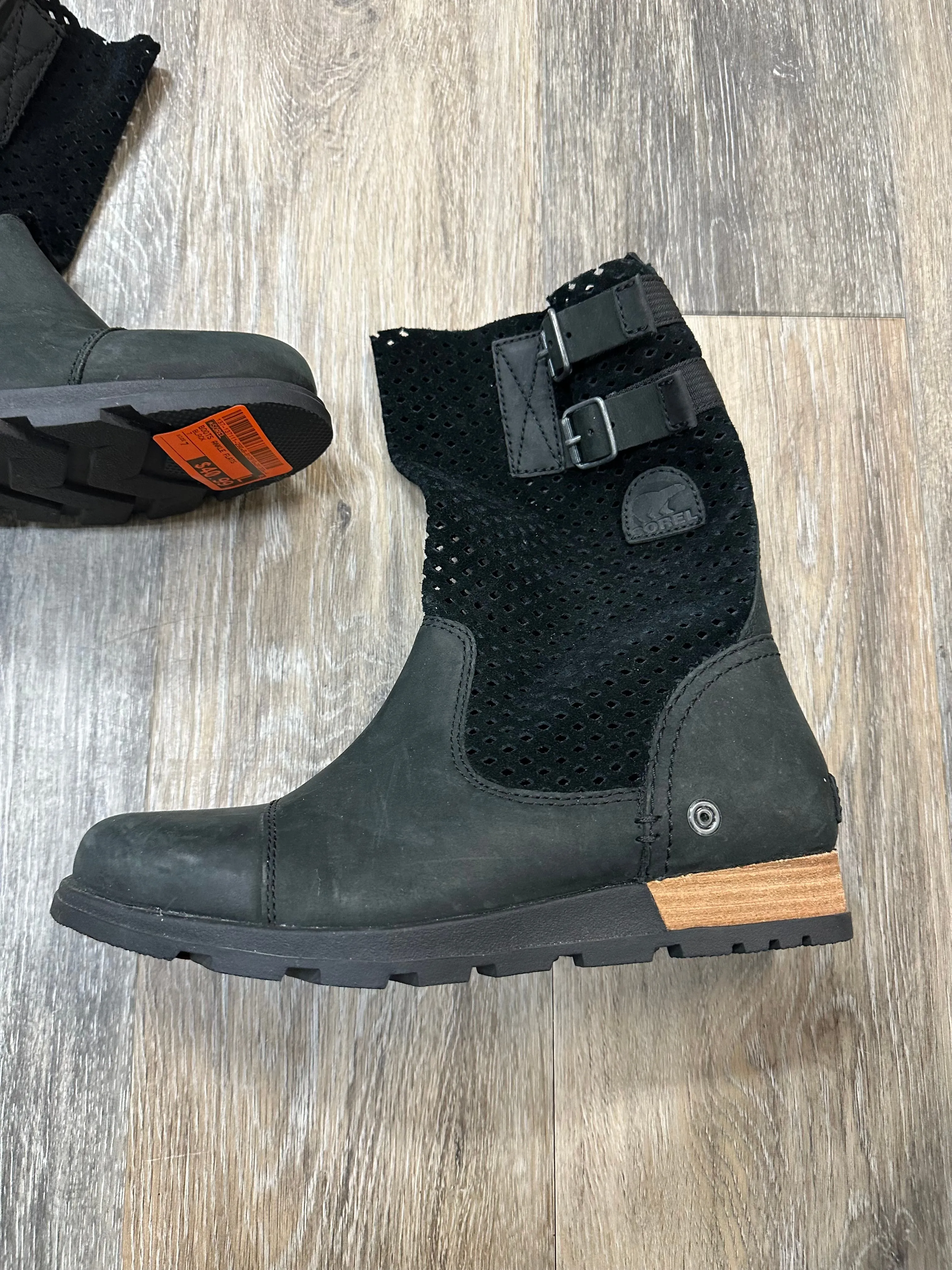 Nila Nila Ankle Boots Boots Ankle Flats By Sorel In Black, Size: 7