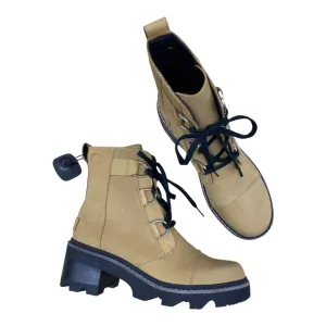 Ankle Boots With Flaps Boots Ankle Flats By Sorel In Tan, Size: 10