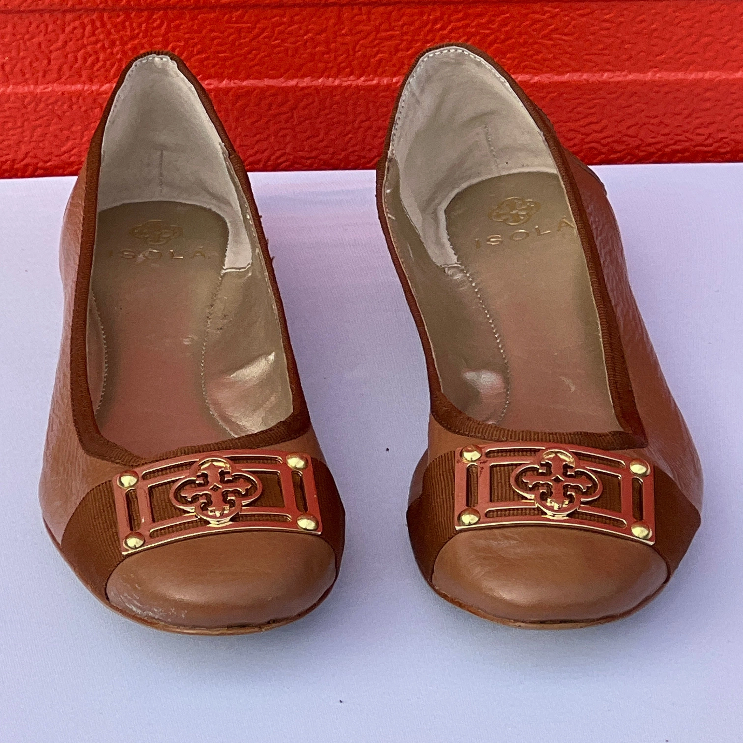 Womans Isola Bricen Signature Flat 8M Tan Leather Best Flat Party Shoes