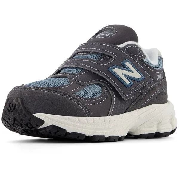 New Balance 2002 Hook & Loop Sneakers Magnet Jeans And Sneakers Outfit