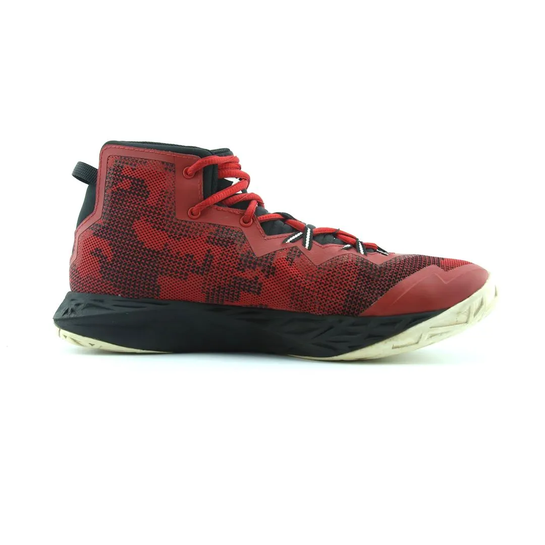 Wide Toe Basketball Shoes UNDER ARMOUR LIGHTNING 4