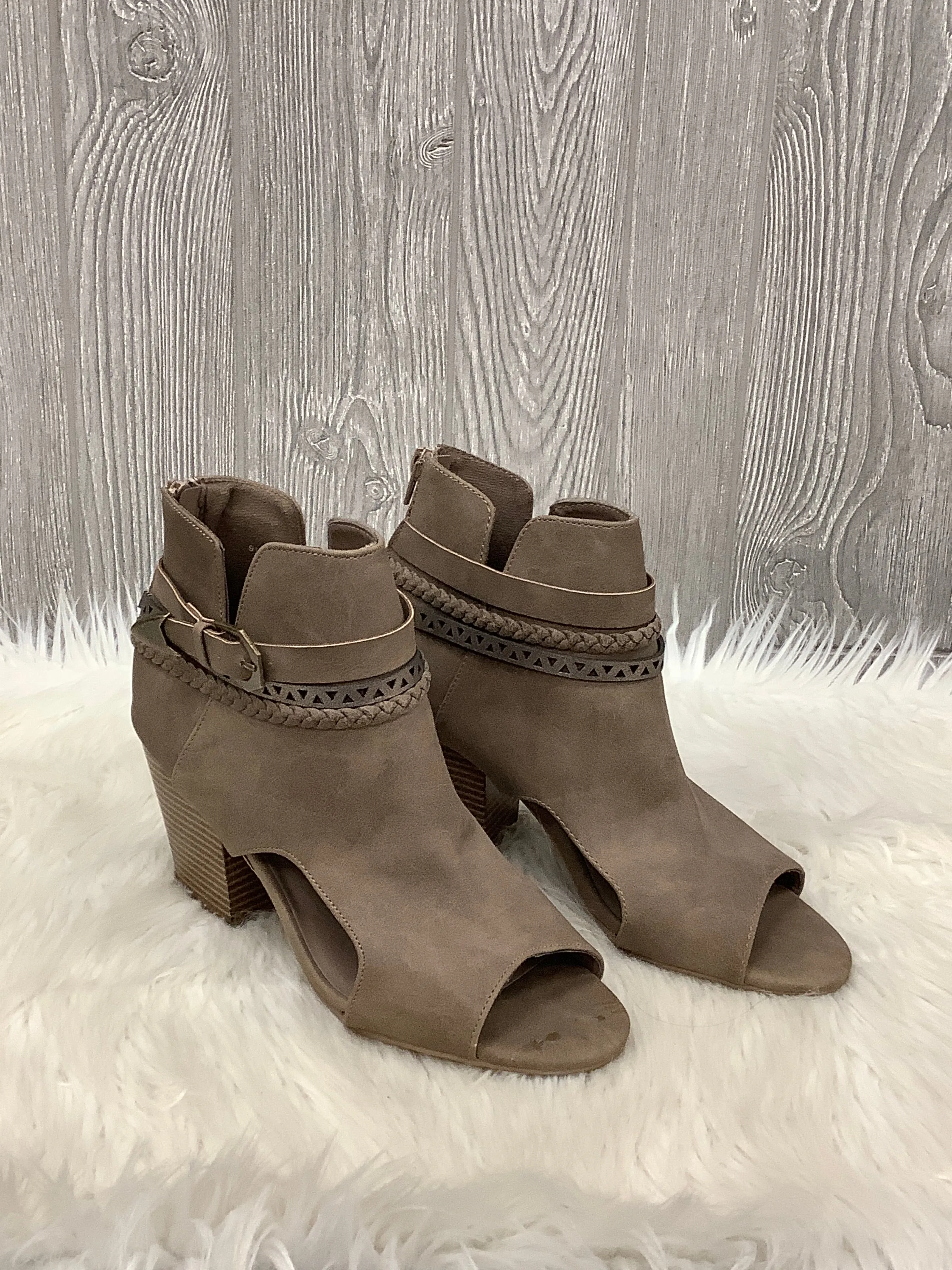 Boots Ankle Heels By Maurices In Brown, Size: 9.5 Ankle Boots Inch Heel