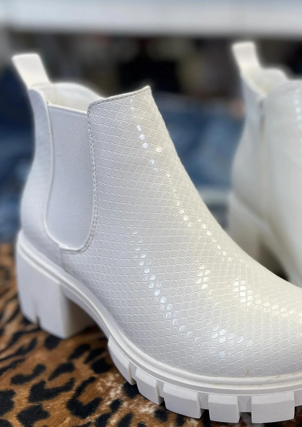 Women's Camden Classic Bootie In White Boots To Wear With Skinny Jeans