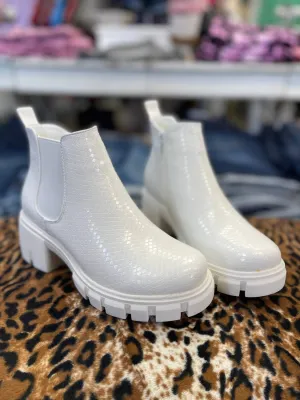 Women's Camden Classic Bootie In White Cabela Boots