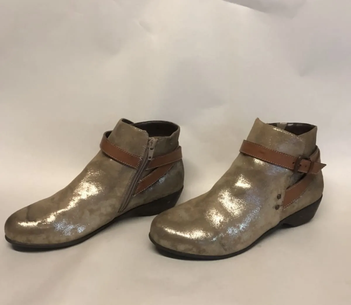 Women's Comfortiva Ryder Buckle Strap Bootie -Size 7.5W-  Anthracite Leather Boots Moc